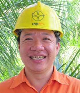 Thợ điện vùng biên: Cây thông mọc thẳng
